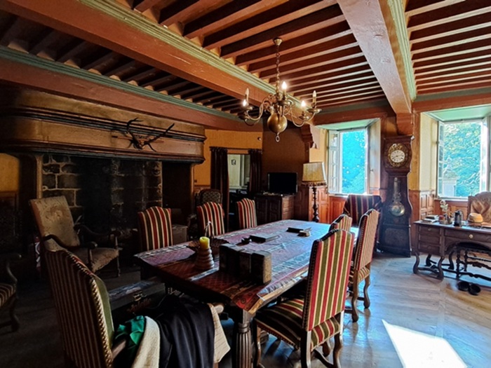 achat vente Château Médiéval a vendre  ISMH à restaurer , aile XVIIIème Cantal , exposé au sud-est CANTAL AUVERGNE