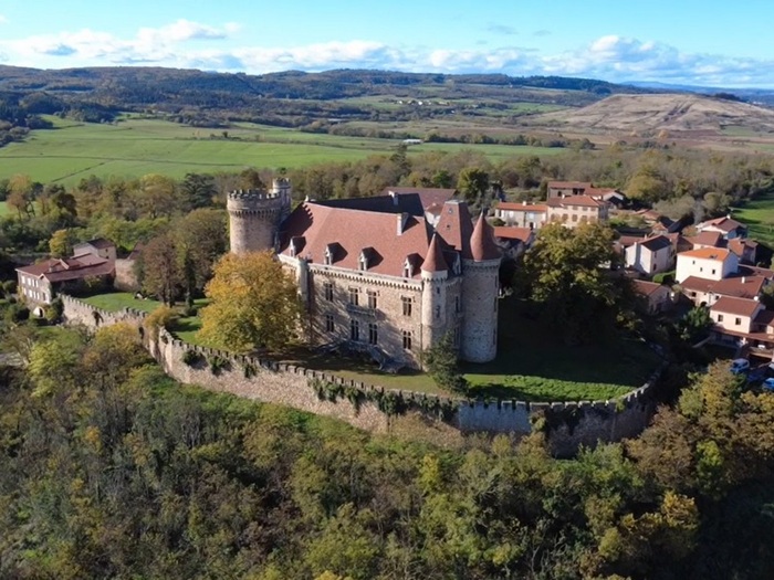 achat vente Château Médiéval a vendre  ISMH , dépendances, maison annexe Brioude , à 4 km, sur son éperon rocheux HAUTE LOIRE AUVERGNE