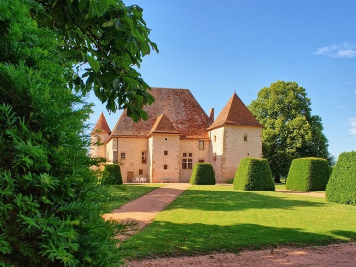 achat vente Château Renaissance a vendre  , dépendances, piscine, tennis Saint-Pourçain sur Sioule , à 8 km ALLIER AUVERGNE