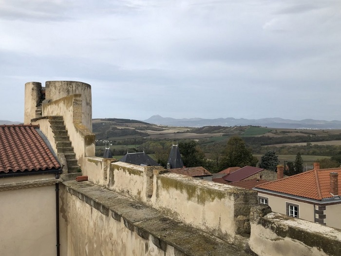 achat vente Château Médiéval a vendre  ISMH  Clermont-Ferrand , à 17 km PUY DE DOME AUVERGNE