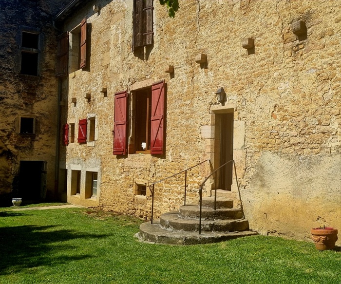 achat vente Ancienne Maison-Forte Médiévale a vendre  à finir de restaurer , dépendances Lons-le-Saunier , à 20 mn, à 10 mn A39, en bordure d'un village JURA FRANCHE COMTE