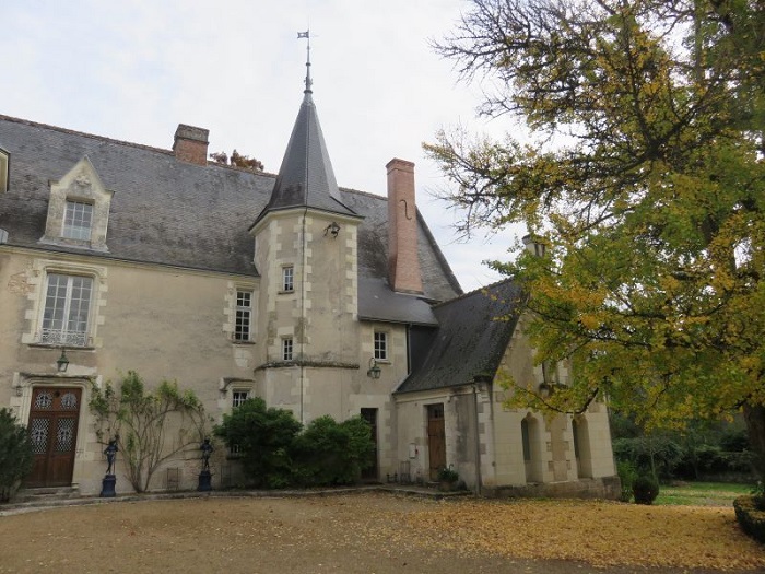 achat vente Château Médiéval a vendre  classé MH en parfait état , dépendances, maison de gardien Tours  à 17 km, 1h30 Paris (TGV) INDRE ET LOIRE CENTRE