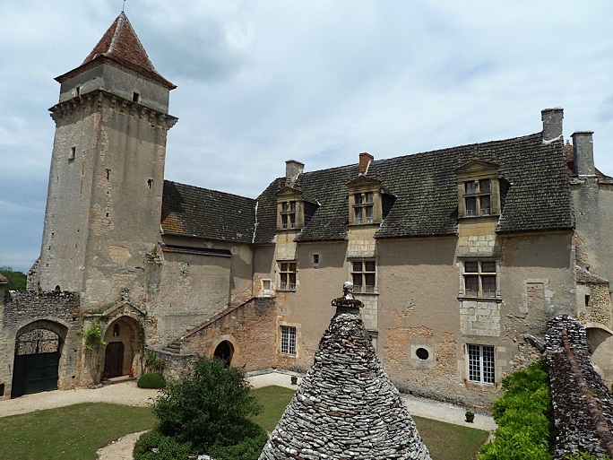 buy Medieval Castle and Renaissance for sale  classified Historic Monument outbuildings, cottages, swimming pool Couanac , in the heart of the regional park Causse LOT MIDI PYRENEES