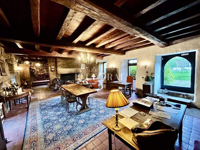 achat vente Manoir Médiéval a vendre  ISMH , dépendances, pigeonnier Côtes d'armor , à 5 km du littoral et des plages COTES D'ARMOR BRETAGNE