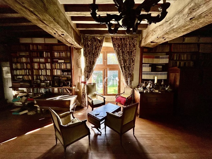 achat vente Manoir Médiéval a vendre  ISMH , dépendances, pigeonnier Côtes d'armor , à 5 km du littoral et des plages COTES D'ARMOR BRETAGNE