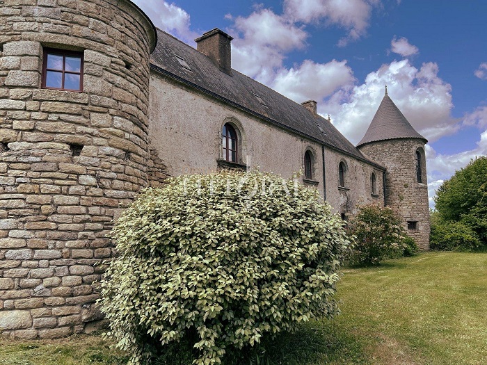 achat vente Manoir Médiéval et Renaissance a vendre  classé Monument Historique , chapelle, pigeonnier Péaule  MORBIHAN BRETAGNE