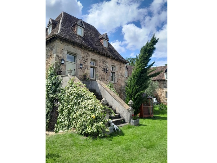 achat vente Maison forte Médiévale a vendre  , dépendances, piscine Proche La Châtre  INDRE CENTRE