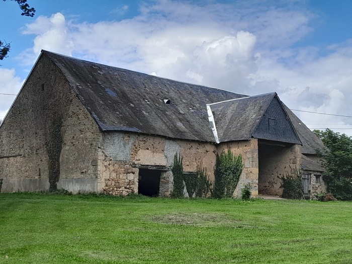 achat vente Maison forte Médiévale a vendre  , dépendances, piscine Proche La Châtre  INDRE CENTRE