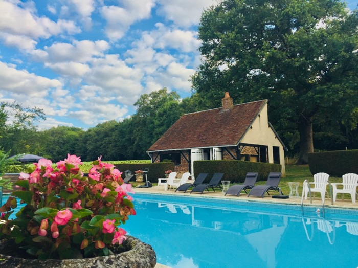 achat vente Ancienne Capitainerie Médiévale a vendre  en parfait état , dépendances, piscine Berry  INDRE CENTRE