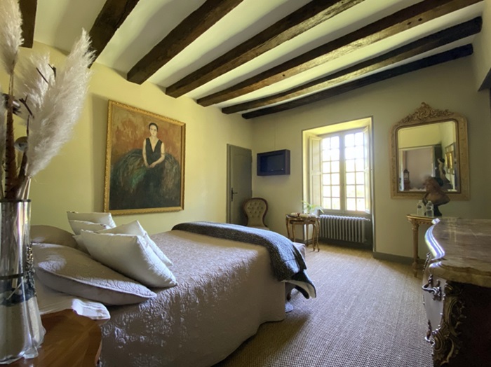 achat vente Ancienne Capitainerie Médiévale a vendre  en parfait état , dépendances, piscine Berry  INDRE CENTRE