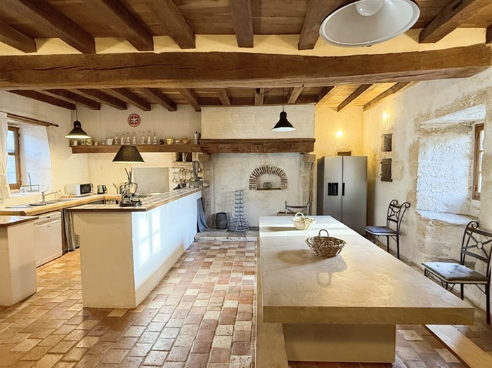 achat vente Demeure Médiévale a vendre  restaurée , dépendances, puits La Châtre , à proximité immédiate, 30 mn de Châteauroux INDRE CENTRE