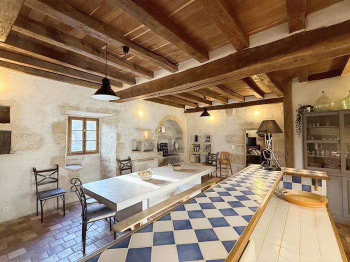 achat vente Demeure Médiévale a vendre  restaurée , dépendances, puits La Châtre , à proximité immédiate, 30 mn de Châteauroux INDRE CENTRE