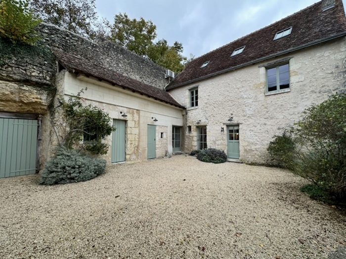 achat vente Maison Médiévale troglodyte a vendre  restaurée , dépendances Loches , à 20 mn, au cœur d’un charmant village INDRE ET LOIRE CENTRE