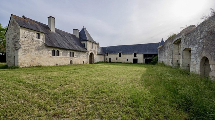 achat vente Maison forte Renaissance a vendre  classée Monument Historique , dépendances Saumur , à proximité, au cœur de son parc MAINE ET LOIRE PAYS DE LA LOIRE
