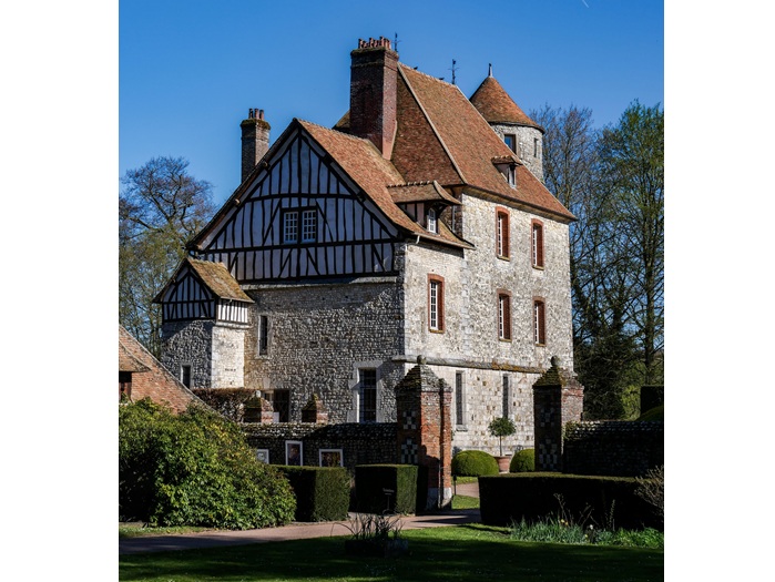 achat vente Château Médiéval a vendre  ISMH en très bon état , dépendances, plusieurs habitations Rouen  à 25 km, 100 km de Paris SEINE MARITIME NORMANDIE