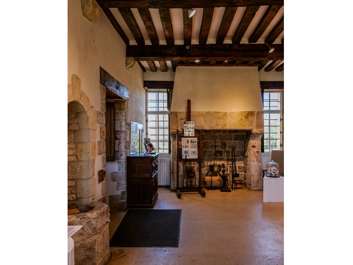 achat vente Château Médiéval a vendre  ISMH en très bon état , dépendances, plusieurs habitations Rouen  à 25 km, 100 km de Paris SEINE MARITIME NORMANDIE