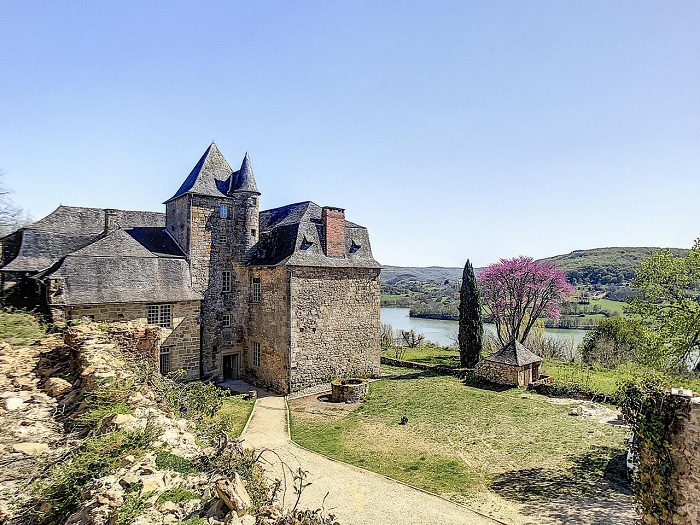 achat vente Château Médiéval a vendre  , dépendance, puits Lissac sur Couze , à 15 mn de Brive la Gaillarde CORREZE LIMOUSIN