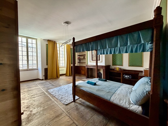 achat vente Immeuble médiéval a vendre  classé Monument Historique , belle cave voutée haute et vaste Villefranche-de-Rouergue , au cœur de la bastide médiévale AVEYRON MIDI PYRENEES