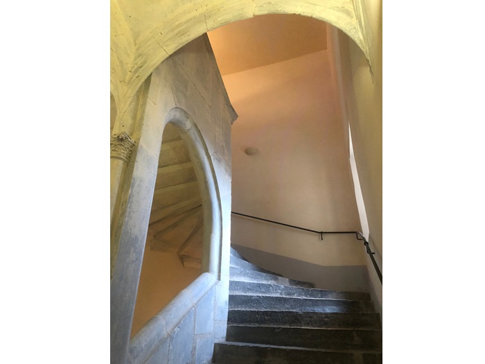 achat vente Immeuble médiéval a vendre  classé Monument Historique , belle cave voutée haute et vaste Villefranche-de-Rouergue , au cœur de la bastide médiévale AVEYRON MIDI PYRENEES