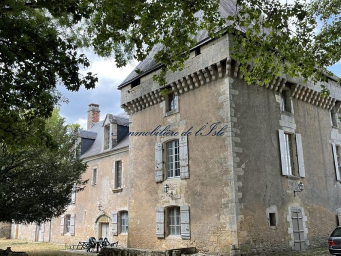 achat vente Château Médiéval a vendre  fortifié , dépendances Périgord blanc  DORDOGNE AQUITAINE