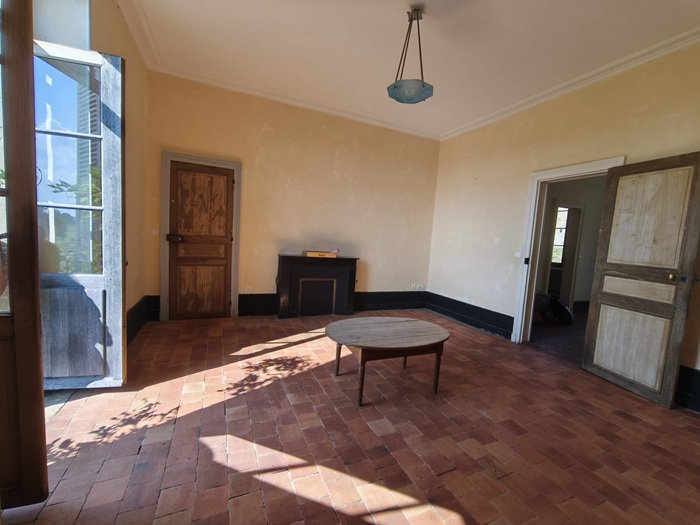achat vente Tour Médiévale et Logis  a vendre  en grande partie restaurée , dépendances, colombier XVième Montigny-sur-Canne , position dominante NIEVRE BOURGOGNE