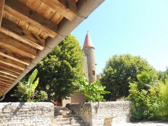 achat vente Château médiéval a vendre  restauré , dépendances Belmont-d'Azergues  , à 30’ de Lyon, limite Beaujolais RHONE RHONE ALPES