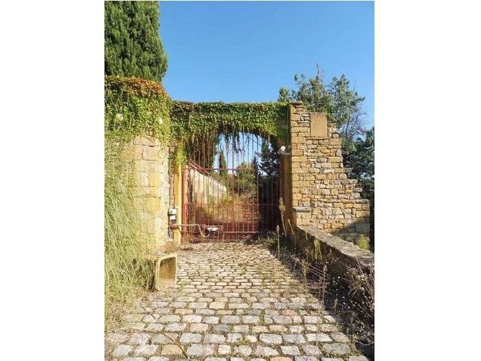 achat vente Château médiéval a vendre  restauré , dépendances Belmont-d'Azergues  , à 30’ de Lyon, limite Beaujolais RHONE RHONE ALPES