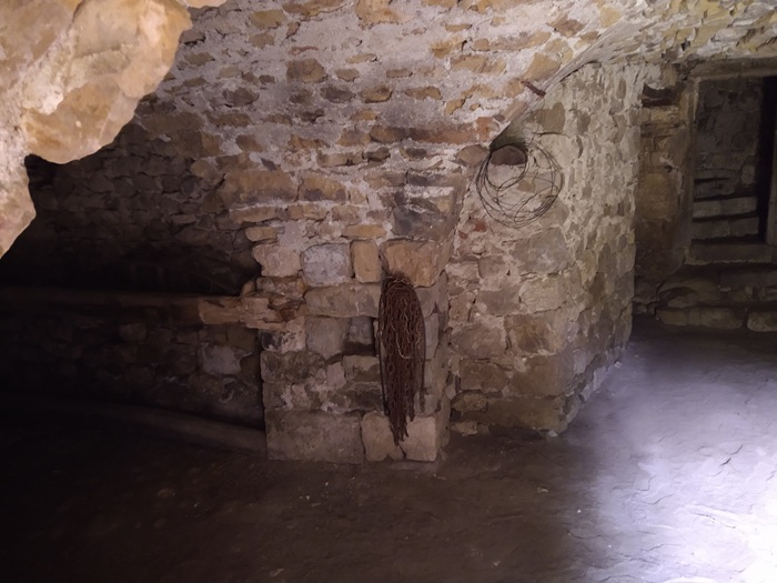 achat vente Ancienne Maison-Forte a vendre  ISMH en totalité à restaurer , grandes caves, puits Mende  à 25 mn, dans un village historique, jolies vues LOZERE LANGUEDOC ROUSSILLON