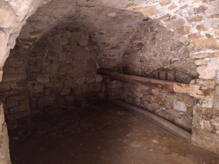 achat vente Ancienne Maison-Forte a vendre  ISMH en totalité à restaurer , grandes caves, puits Mende  à 25 mn, dans un village historique, jolies vues LOZERE LANGUEDOC ROUSSILLON