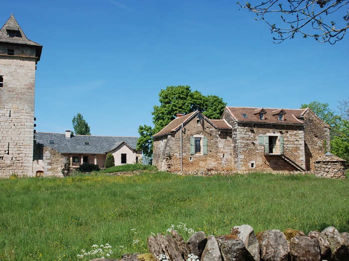 achat vente Demeures Médiévales a vendre  constituées en hameau , dépendance, piscine Najac  à 15 mn, 1h30 de Toulouse, en campagne sans nuisances TARN ET GARONNE MIDI PYRENEES
