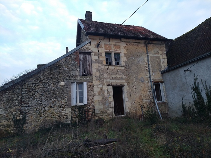 achat vente Manoir Médiéval a vendre  à restaurer , dépendances, cave troglodyte Saumur  à 35 mn, Paris 2h (TGV) INDRE ET LOIRE CENTRE