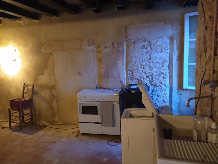 achat vente Manoir Médiéval a vendre  à restaurer , dépendances, cave troglodyte Saumur  à 35 mn, Paris 2h (TGV) INDRE ET LOIRE CENTRE