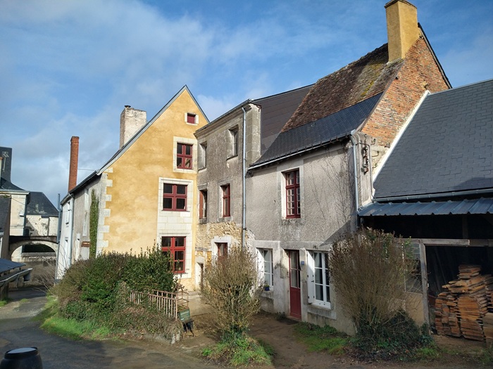 achat vente Partie de Manoir Médiéval a vendre  à finir de restaurer , dépendances Tours  à 30 mn, Paris 2h15 (TGV) INDRE ET LOIRE CENTRE
