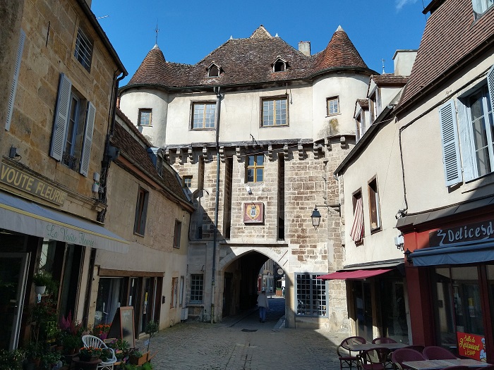 achat vente Tour-Porte Médiévale a vendre  Classée MH en totalité à restaurer  Semur-en-Auxois  cœur historique, Montbard à 25 mn (TGV), Paris 1h COTE D'OR BOURGOGNE