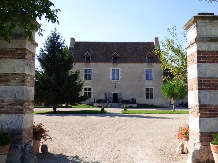 achat vente Château Médiéval a vendre , propriété équestre , dépendances, maison d'amis Montargis , à 1h15 de Paris LOIRET CENTRE