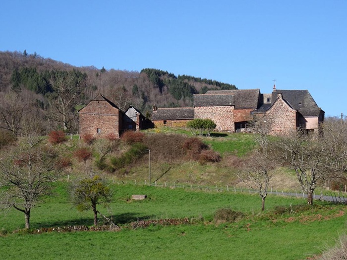 achat vente Corps de ferme mitoyen a vendre  à restaurer , dépendances Mouret , Vallée du Dourdou, position dominante AVEYRON MIDI PYRENES