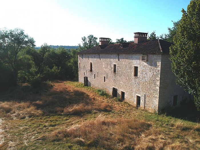 achat vente Ferme fortifiée Médiévale a vendre  inscrite ISMH , maison de métayer, pigeonnier, grange Caussade  TARN ET GARONNE MIDI PYRENEES