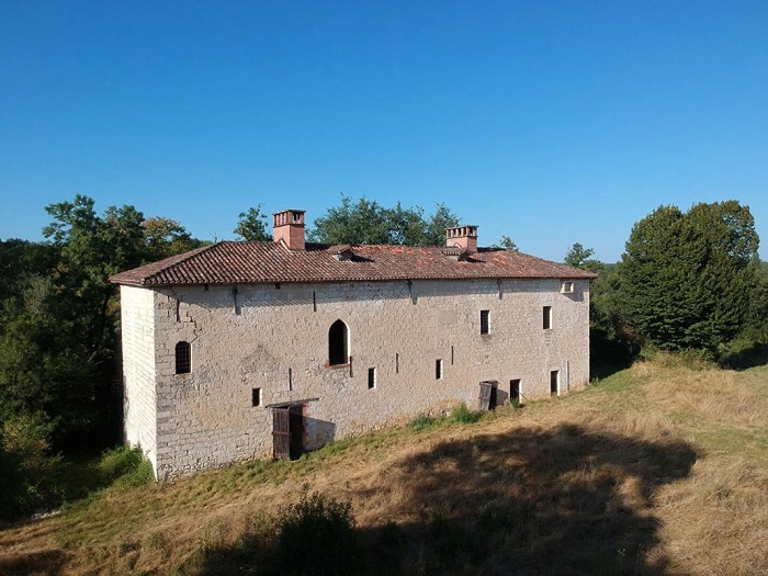 achat vente Ferme fortifiée Médiévale a vendre  inscrite ISMH , maison de métayer, pigeonnier, grange Caussade  TARN ET GARONNE MIDI PYRENEES