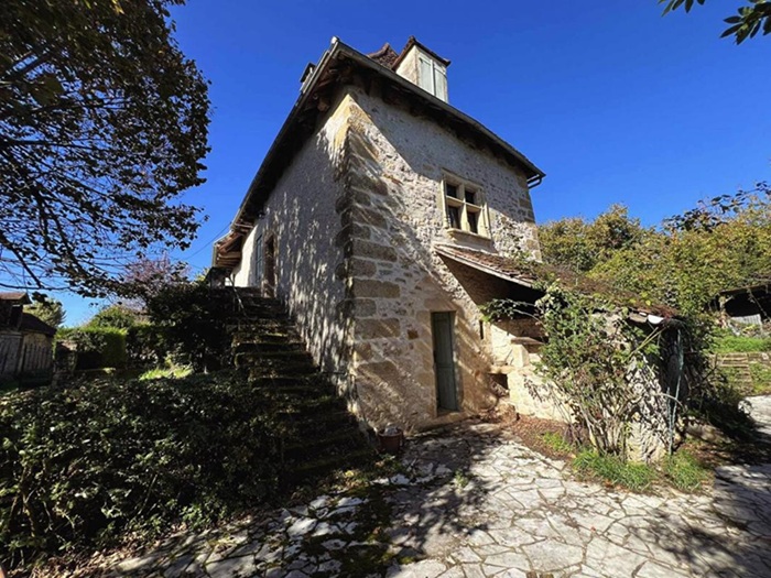 achat vente Propriété a vendre  à restaurer , dépendances, piscine Saint-Raphael , sur les coteaux de la région d'Excideuil DORDOGNE AQUITAINE