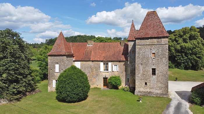achat vente Château Médiéval a vendre  , dépendances Marcillac Saint-Quentin , dans le Périgord Noir DORDOGNE AQUITAINE