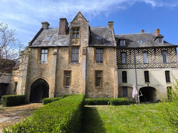 achat vente Château Médiéval a vendre  ISMH , dépendances La Houblonnière , 30 mn Deauville CALVADOS NORMANDIE