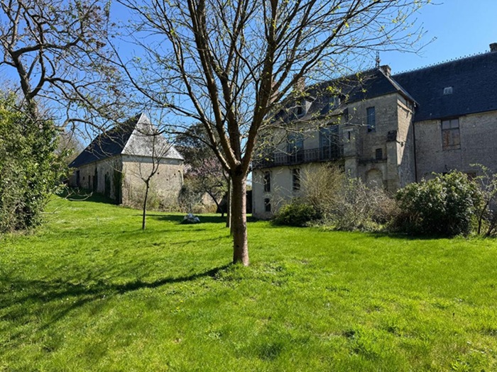 achat vente Château Médiéval a vendre  ISMH , dépendances La Houblonnière , 30 mn Deauville CALVADOS NORMANDIE