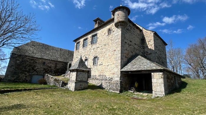 achat vente Manoir Médiéval a vendre  , dépendances Laguiole , dominant un paysage préservé AVEYRON MIDI PYRENEES