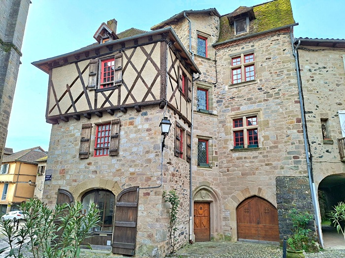 achat vente Demeure Médiévale a vendre  en parfait état  Beaulieu-sur-Dordogne , quartier historique CORREZE LIMOUSIN