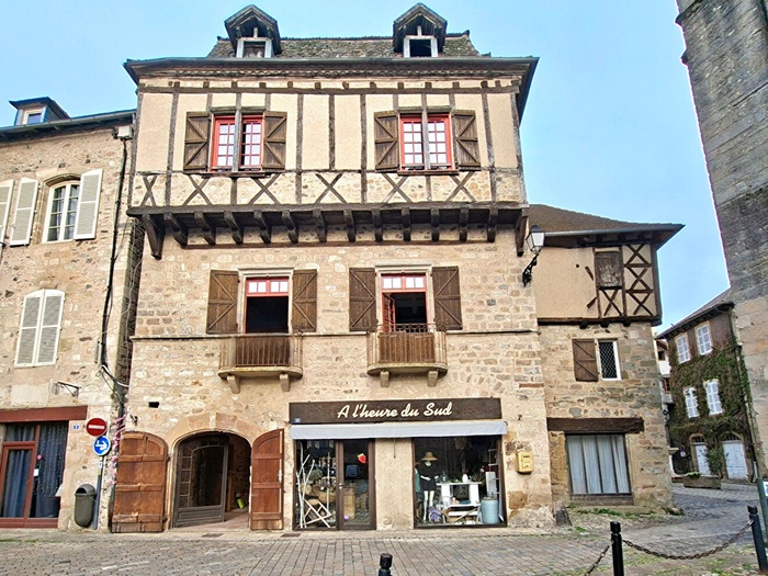achat vente Demeure Médiévale a vendre  en parfait état  Beaulieu-sur-Dordogne , quartier historique CORREZE LIMOUSIN