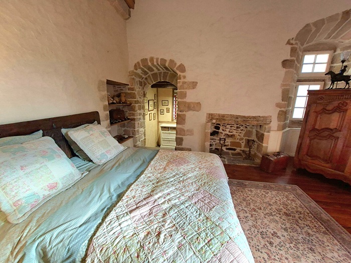 achat vente Demeure Médiévale a vendre  en parfait état  Beaulieu-sur-Dordogne , quartier historique CORREZE LIMOUSIN