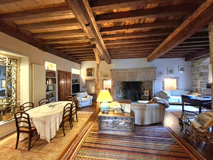 achat vente Demeure Médiévale a vendre  en parfait état  Beaulieu-sur-Dordogne , quartier historique CORREZE LIMOUSIN
