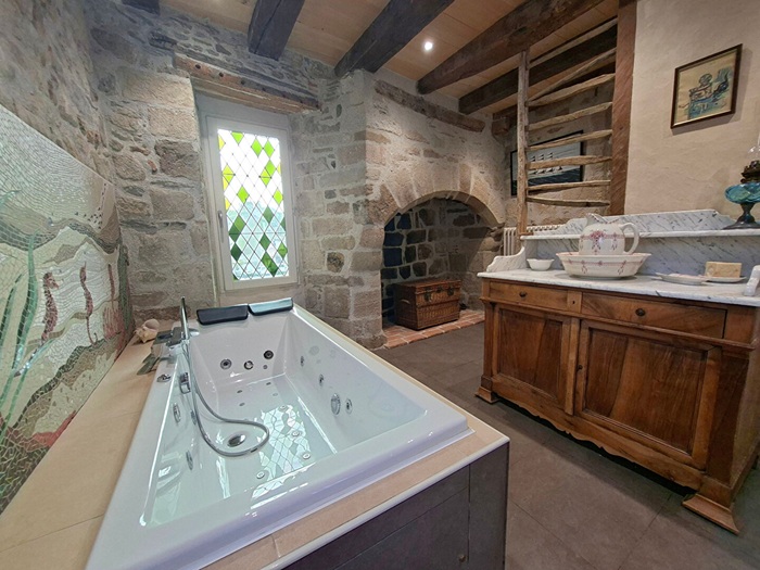 achat vente Demeure Médiévale a vendre  en parfait état  Beaulieu-sur-Dordogne , quartier historique CORREZE LIMOUSIN