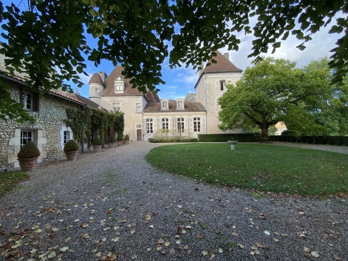 achat vente Château de bases médiévales a vendre  , maison d'amis, maison de gardien, piscine chauffée Ribérac  DORDOGNE AQUITAINE