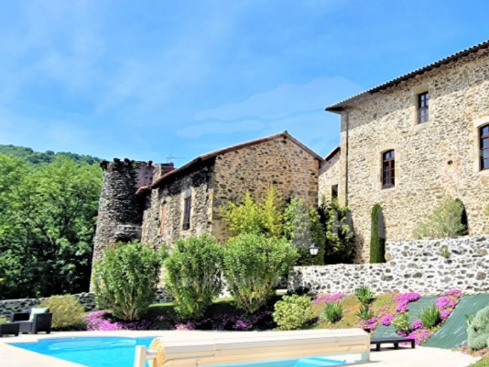 achat vente Château Médiéval a vendre  , piscine, dépendance Boisse-Penchot  AVEYRON MIDI PYRENEES